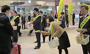 画像:街頭キャンペーン